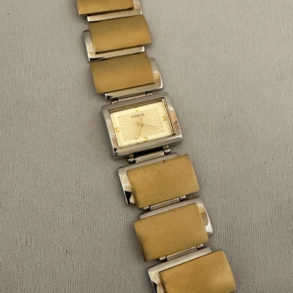 Fossil ladies watch rectangular shaped with brushed gold and silver tone links - Picture 2 of 6